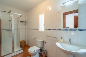 淋浴设施、吹风机、毛巾