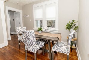 Dining - Cozy Riverfront Bungalow with Stunning Views (Covington)