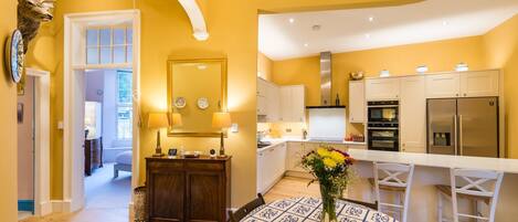 Four, lave-vaisselle, grille-pain