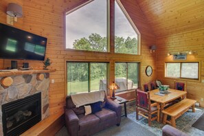 TV, fireplace