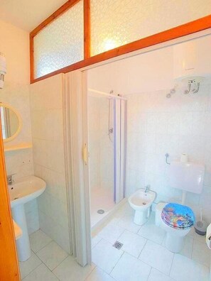 Douche, serviettes fournies
