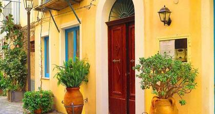 Casa Bruno B: A welcoming apartment located in Lipari, in the fascinating archipelago of the Eolian Islands, with Free WI-FI.