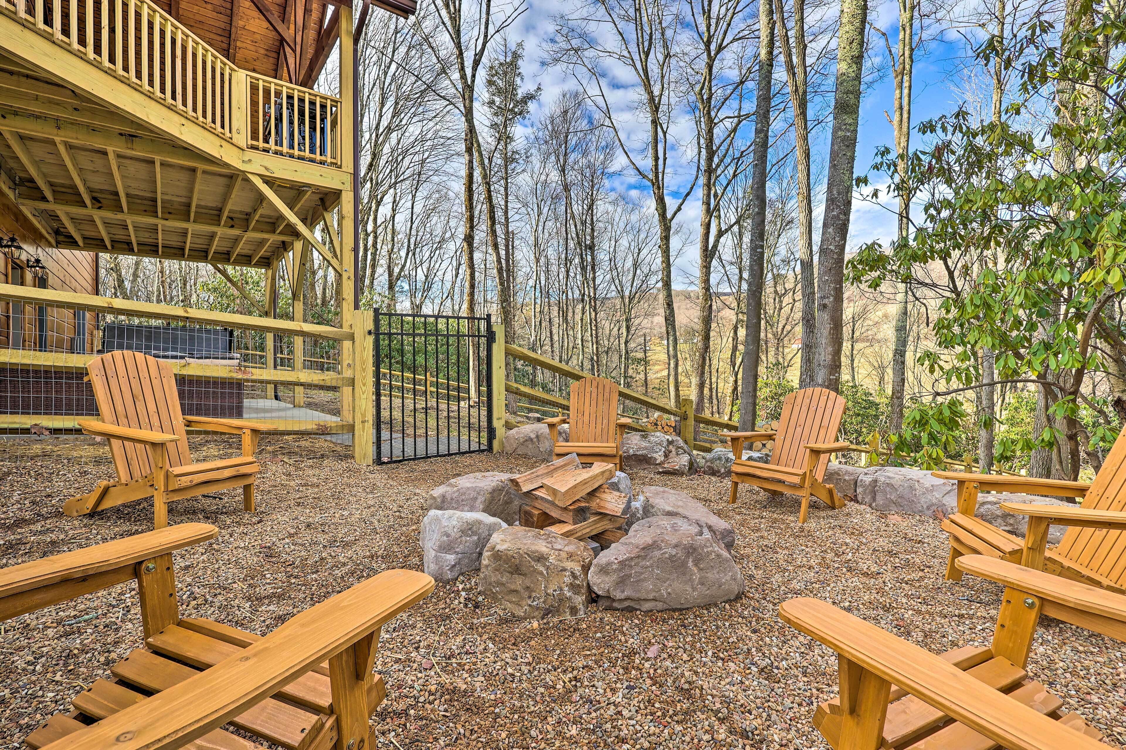 Family Cabin w\/ Hot Tub: 12 Mi to Beech Mountain!