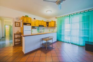 Kühlschrank, Geschirrspüler