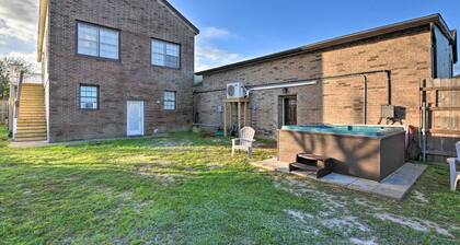 1/2 Mi to Beach: Convenient Retreat in Galveston!