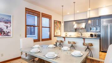 Townhome, 3 Bedrooms | In-room dining