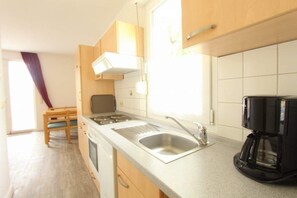 Fridge, dishwasher, coffee/tea maker, electric kettle - Bungalow Marina Tarnewitz (Ostseebad Boltenhagen)
