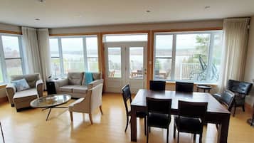 Comfort Condo | Living area | 32-inch flat-screen TV with cable channels, TV