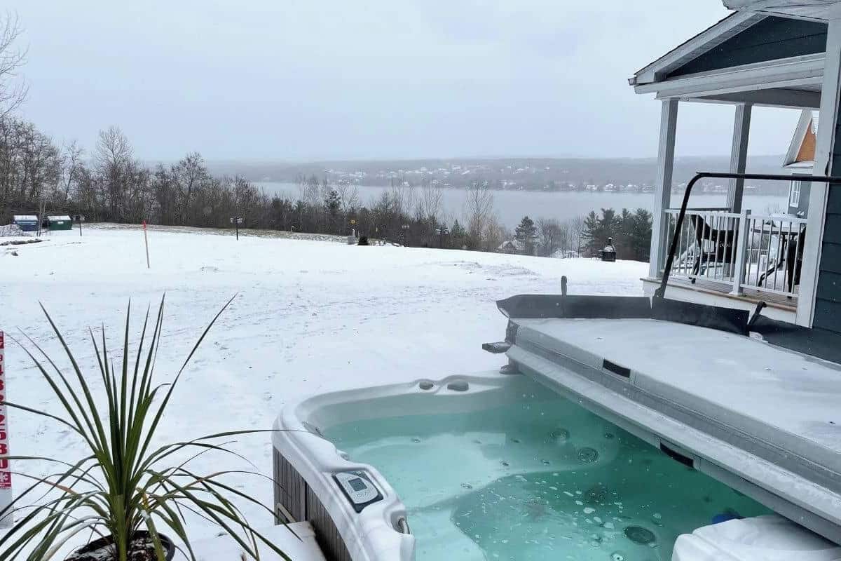 Comfort Chalet | Individually furnished, blackout curtains, free WiFi, bed sheets