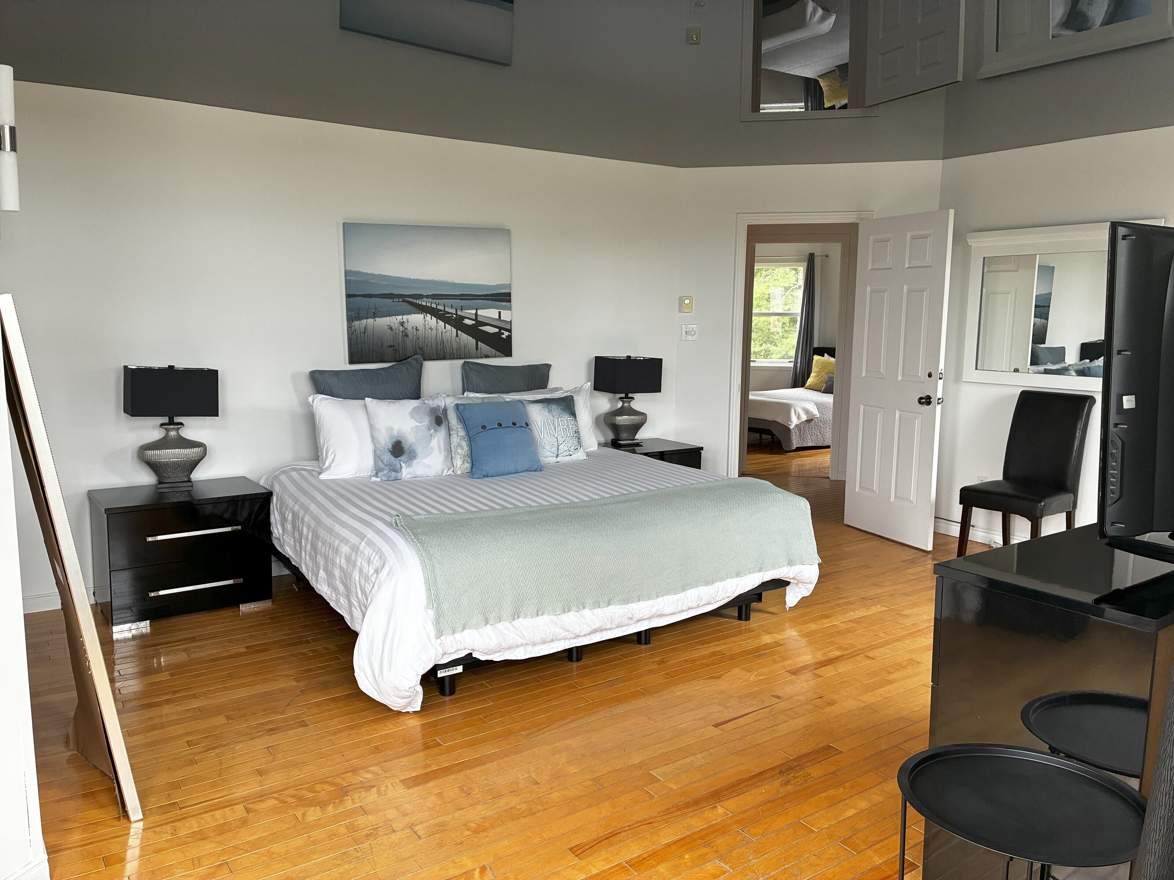 Comfort Chalet | Blackout drapes, free WiFi, bed sheets