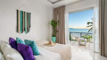 Escritorio, espacio para trabajar con laptop, wifi y ropa de cama