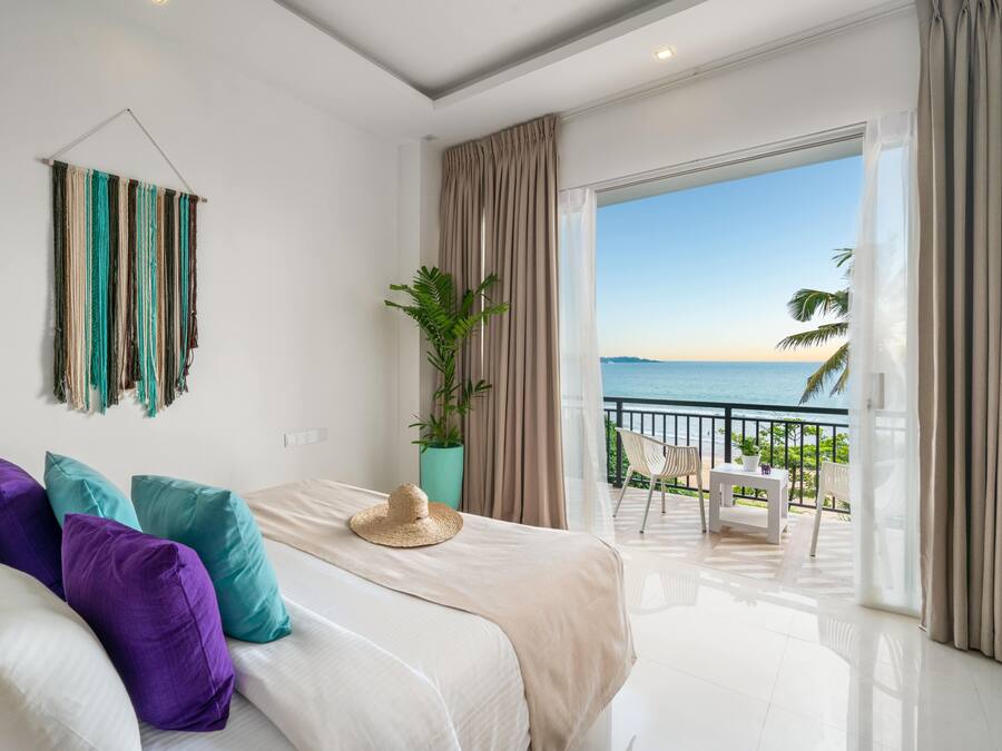 Deluxe Double Room, Oceanfront | Desk, laptop workspace, WiFi, bed sheets