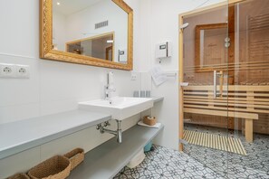 Dusche, Haartrockner, Handtücher