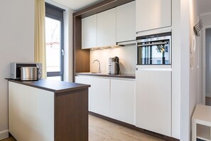 Kühlschrank, Mikrowelle, Ofen, Geschirrspüler