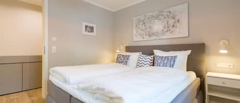 2 bedrooms, in-room safe, WiFi, bed sheets