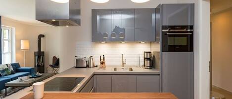 Fridge, dishwasher, coffee/tea maker, electric kettle