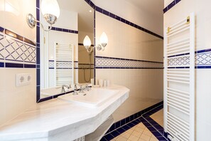 Shower, hair dryer, towels - House Sea View, App. 8 (Heringsdorf)