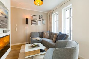 Télévision, cheminée