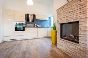 Kühlschrank, Mikrowelle, Ofen, Geschirrspüler