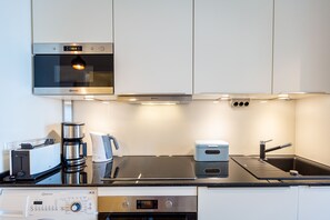 Kühlschrank, Mikrowelle, Ofen, Geschirrspüler