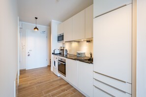 Kühlschrank, Mikrowelle, Ofen, Geschirrspüler