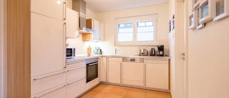 Réfrigérateur, micro-ondes, four, lave-vaisselle