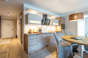Kühlschrank, Mikrowelle, Ofen, Geschirrspüler