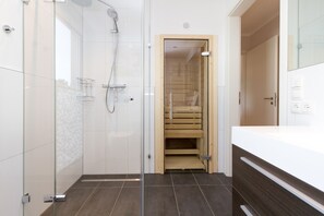 Dusch, hårtork och handdukar