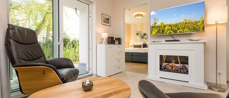 2 عدّة غرف نوم وخزنة داخل الغرفة وواي فاي وملاءات أسرّة