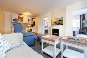 TV, fireplace