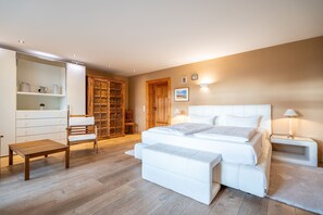 Unclassified image, 4 of 50, button