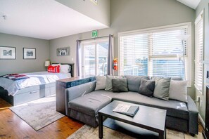 1 bedroom, iron/ironing board, WiFi, bed sheets - Hillside BLUE MTN Family Loft @ North Creek Resort (The Blue Mountains)