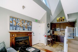 Interior - Hillside BLUE MTN Family Loft @ North Creek Resort (The Blue Mountains)