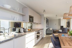 Fridge, microwave, oven, dishwasher - Villa Bellevue, App. 08 Garden House (Heringsdorf)