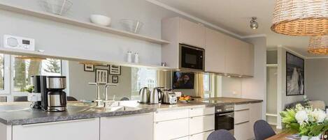 Køleskab, mikrobølgeovn, ovn, opvaskemaskine