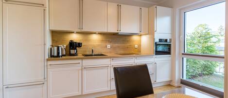 Réfrigérateur, micro-ondes, four, lave-vaisselle