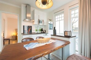 Kühlschrank, Mikrowelle, Ofen, Geschirrspüler