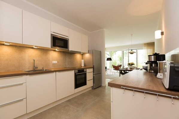 Køleskab, mikrobølgeovn, ovn, opvaskemaskine