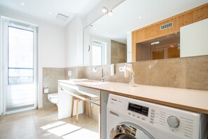 Dusche, Haartrockner, Handtücher
