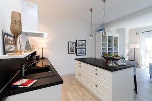 Fridge, oven, dishwasher, coffee/tea maker