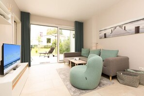 TV, fireplace - Villa Strandgrün, App. 02 (Heringsdorf)