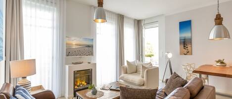 TV, fireplace