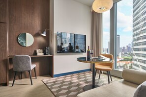 Flat-screen TV - Oakwood Premier Raffles Place Singapore (Singapore)
