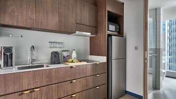 Premier Suite | In-room safe, desk, soundproofing, iron/ironing board