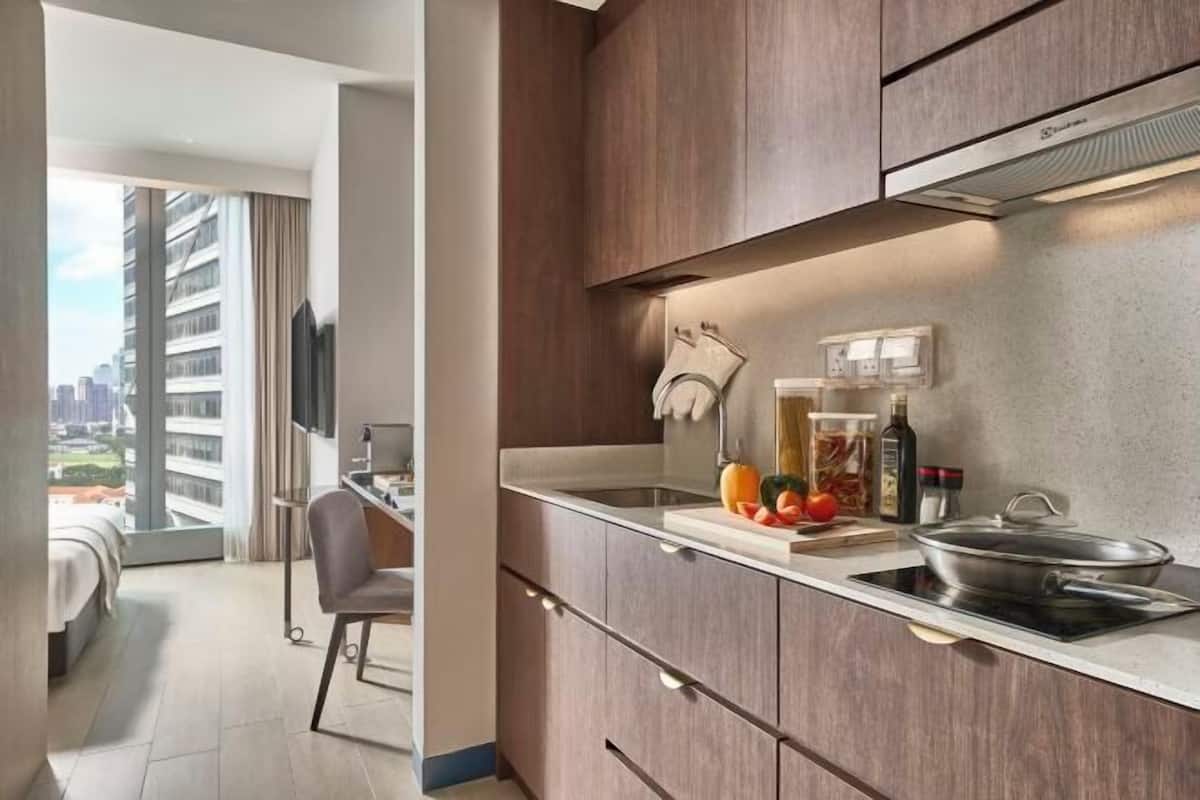 Cafetera y tetera, tetera eléctrica y artículos de limpieza ecológicos