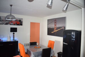 Dining - At the foot of the slopes and hiking departures - very cozy (Laguiole)