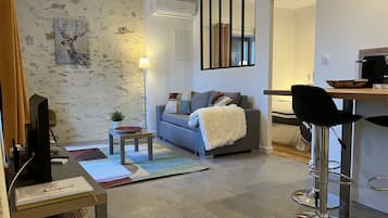 1 slaapkamer, een strijkplank/strijkijzer, reisbedje, gratis wifi