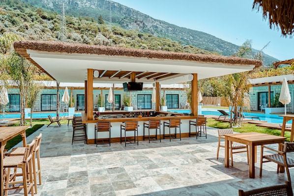 Daily buffet breakfast (EUR 12 per person)