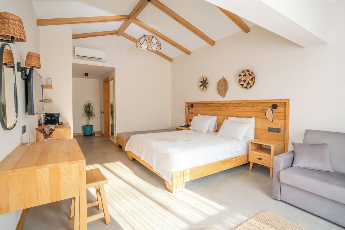 Honeymoon Double Room, 1 Bedroom, Non Smoking, Pool View | Egyptian cotton sheets, premium bedding, Select Comfort beds, minibar