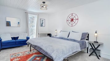 6 bedrooms, desk, iron/ironing board, travel crib